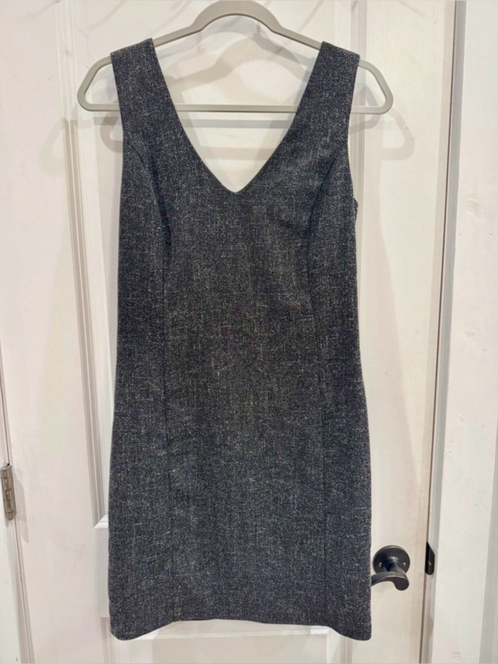 AQUA sleeveless charcoal marled tweed v-neck sleeveless sheath dress lined